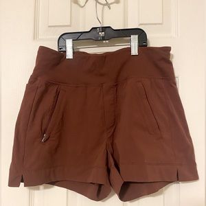 Athleta Trekkie North Short